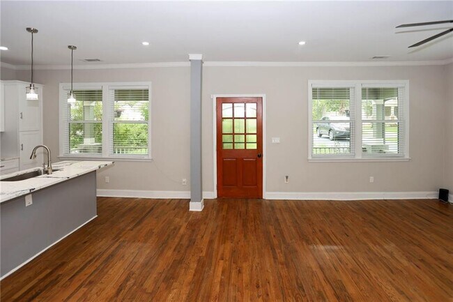 Building Photo - 1333 Lyle Ave