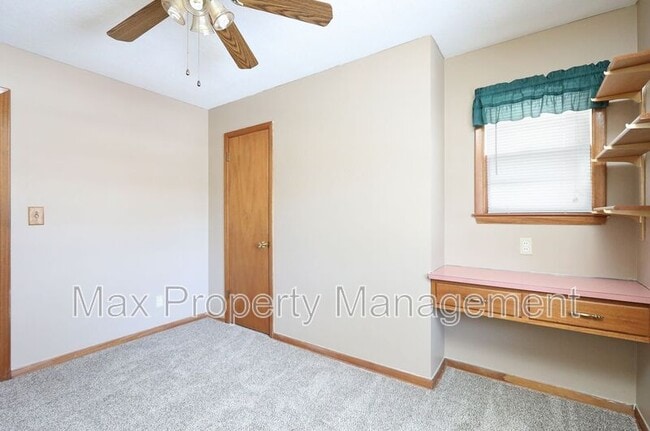 Building Photo - 3300 Bel Aire Rd