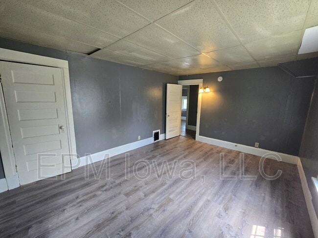 Building Photo - 402 Sunnyside Ave