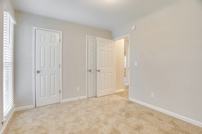 Building Photo - 2643 Laurel View Dr