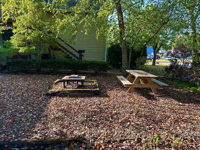 Building Photo - 18 E Salem St