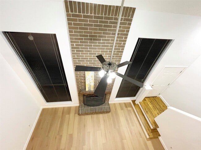 Building Photo - 13716 Hollowgreen Dr