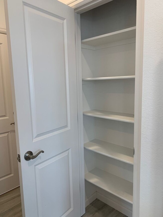 Building Photo - Beautiful Townhome In Monument With Two Ma...