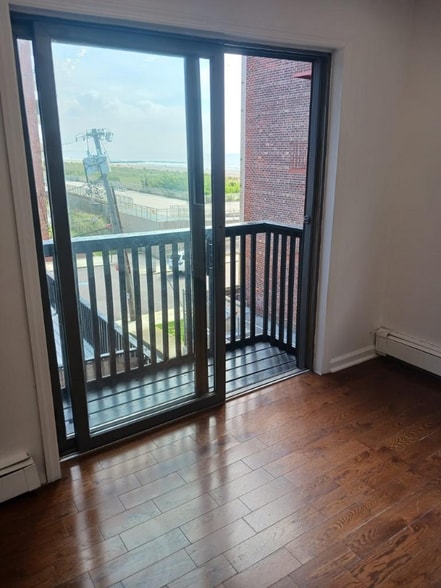 Building Photo - 131 street