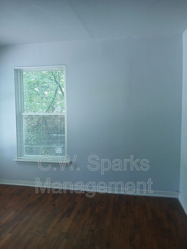 Building Photo - 2309 Idaho Ave