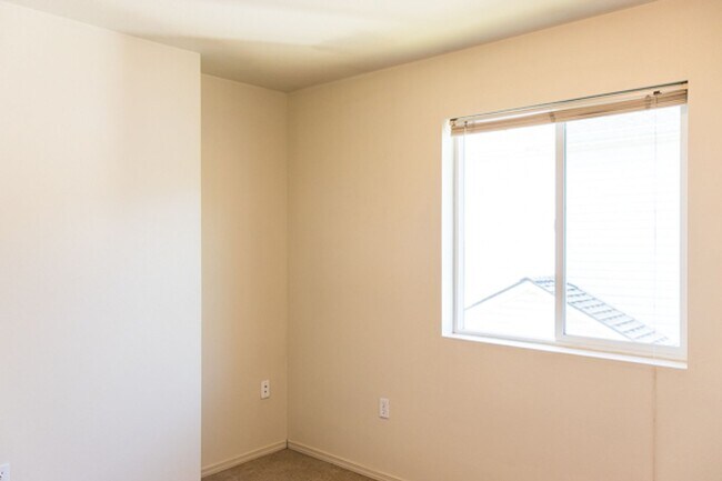Building Photo - Garfield Duplex 5