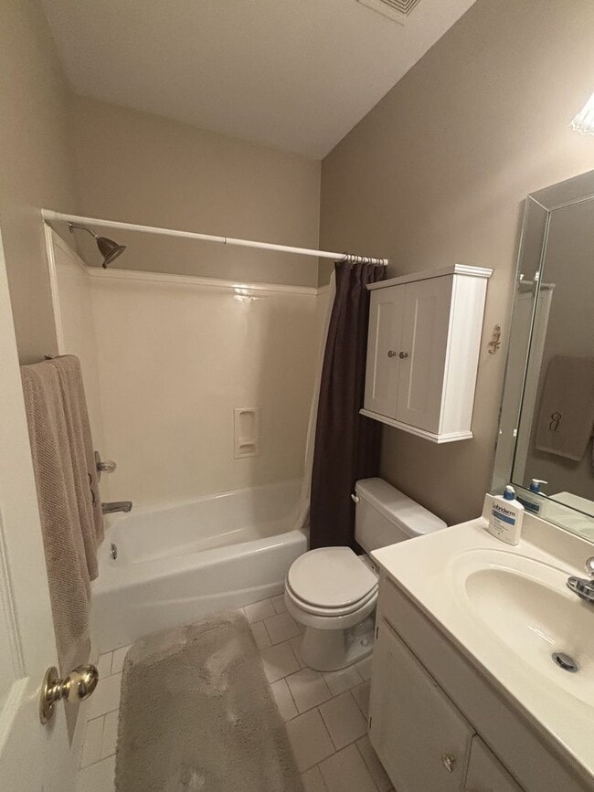 Building Photo - Spacious 3 Bed 2 Bath Home In Homewood With Large Basement