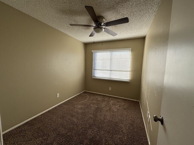 Building Photo - Remodeled Townhome in West Phoenix