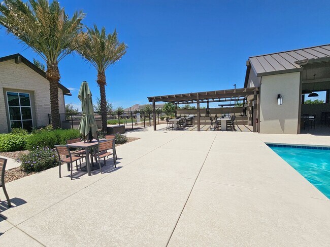 Building Photo - Wonderful new build with family fun amenities