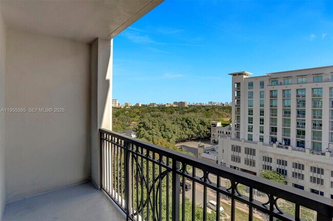 Building Photo - 301 Altara Ave