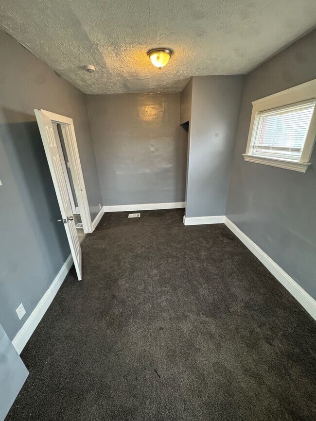 Building Photo - 3668 W 48th St