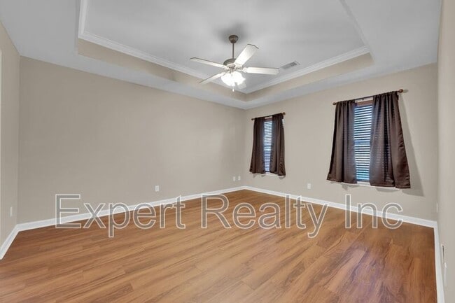 Building Photo - 1633 Cove Dr