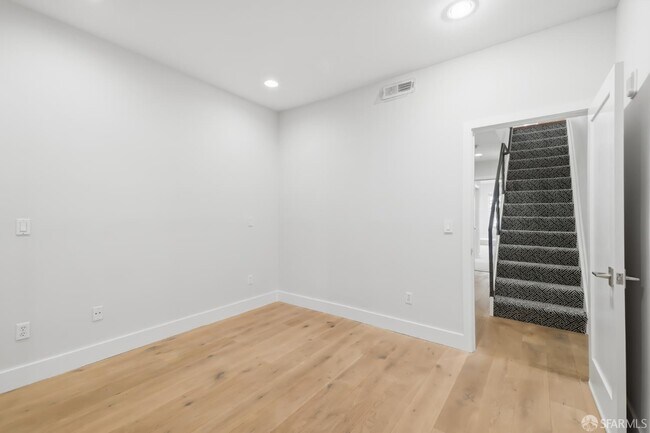 Building Photo - 425 14th St