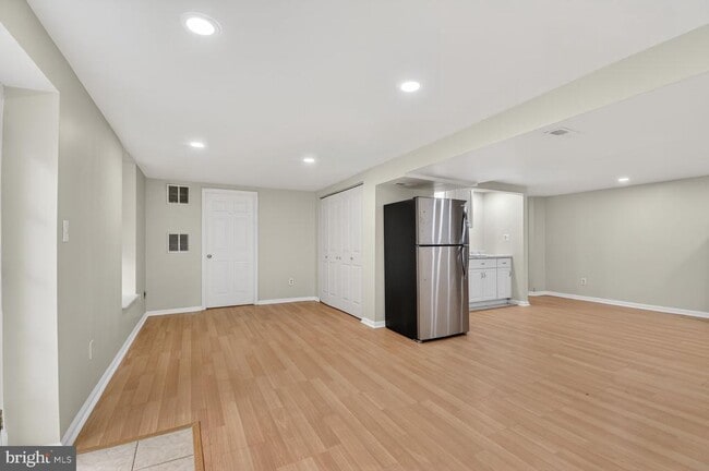 Building Photo - 1900 Middlebridge Dr