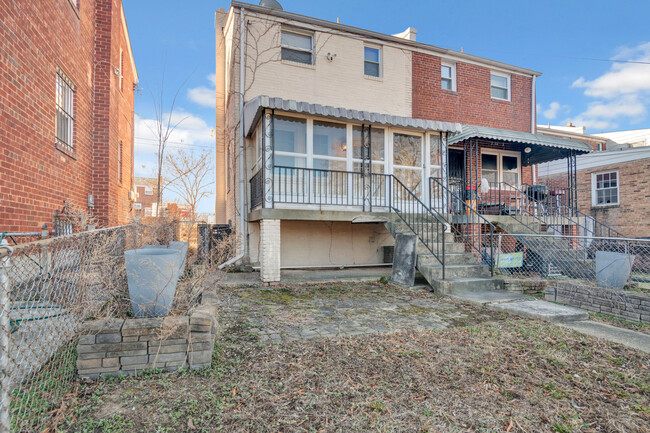 Building Photo - Charming 2 Bedroom Home in Washington DC Ã...