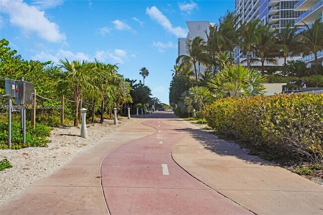 Building Photo - 6917 Collins Ave