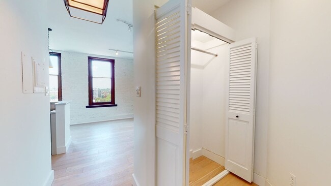 Building Photo - Modern Studio Apartment in Historic Buildi...