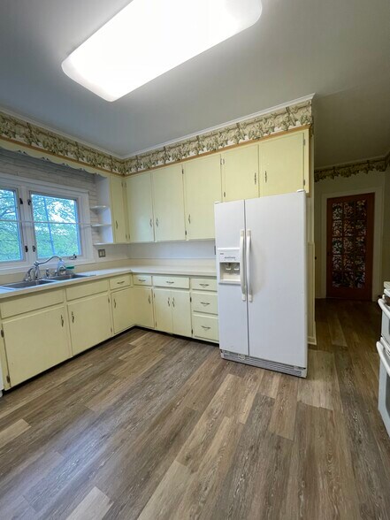 Kitchen - 8 Woodland St