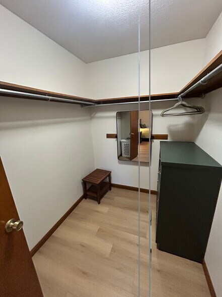 Building Photo - 6166 River Bluff Dr