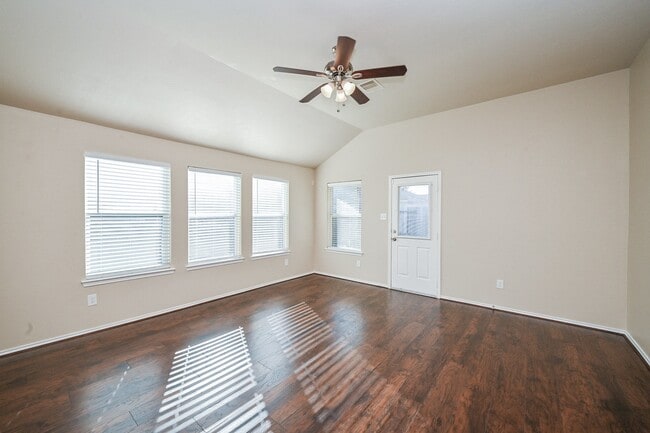 Building Photo - 2119 Mateo Park Dr
