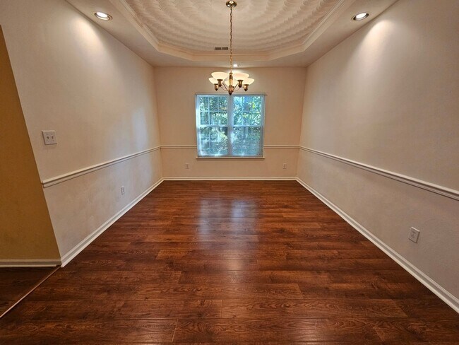 Building Photo - Estates of Greenbrier