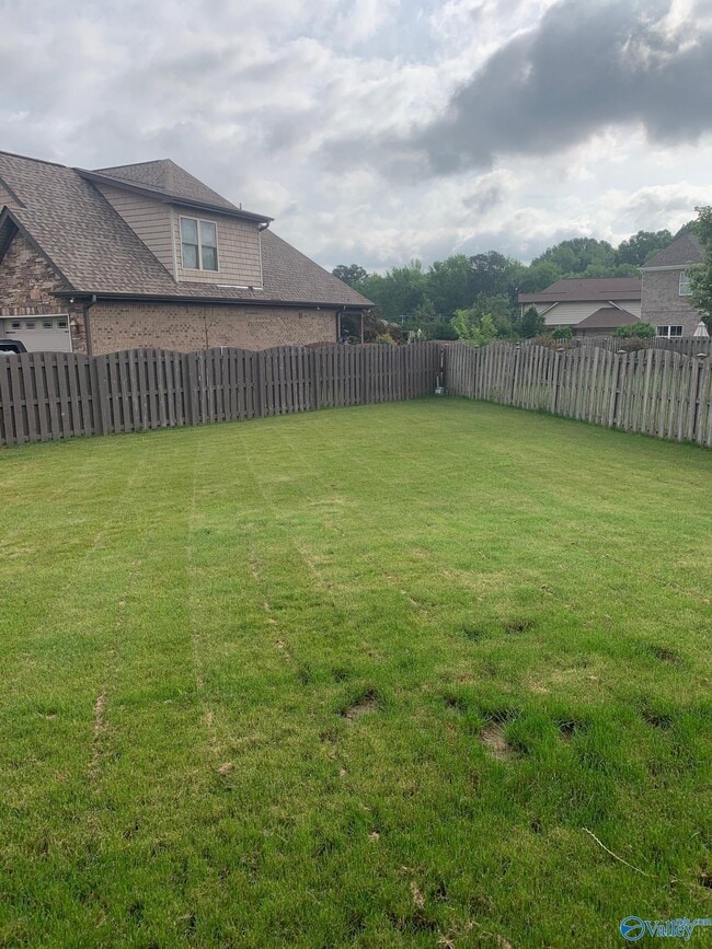Building Photo - 22883 Ledges Dr