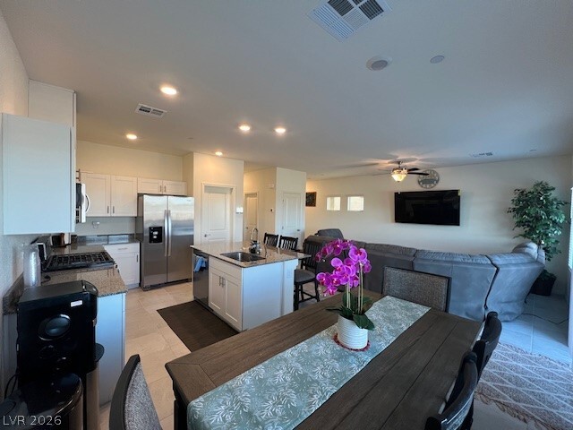 Building Photo - 380 Larksong Ave