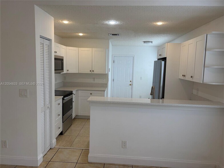 Building Photo - 9020 Lake Park Cir N