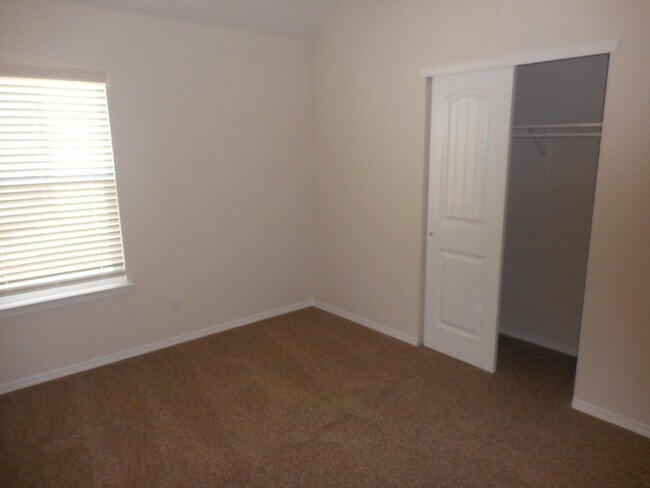 Building Photo - 1100 Summer Night Pl