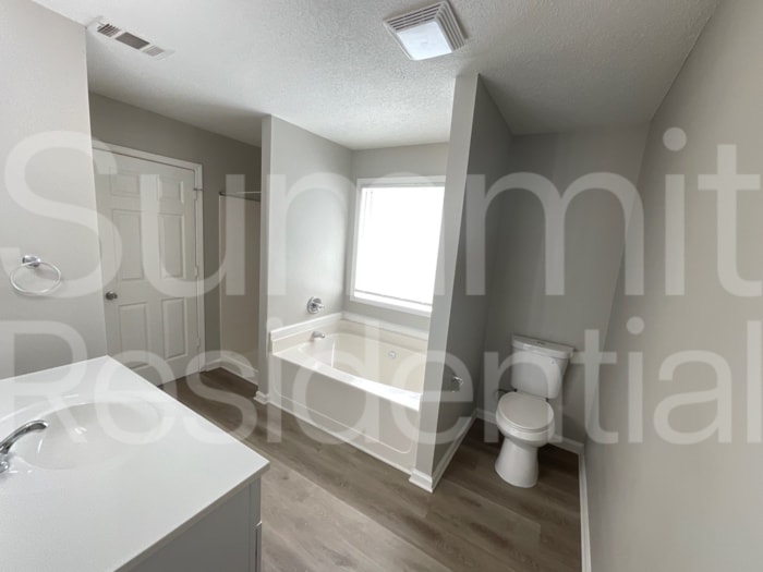 Building Photo - 7189 Ravenwood Ln