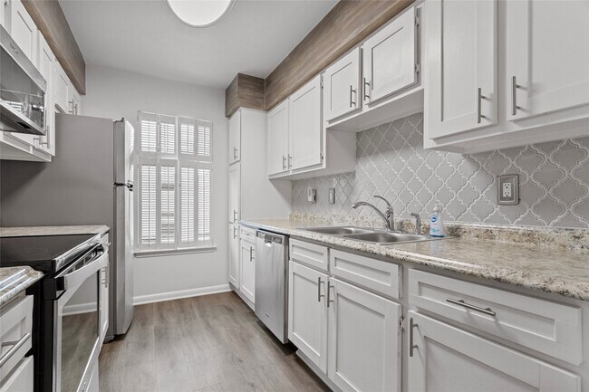 Building Photo - 2350 Bering Dr