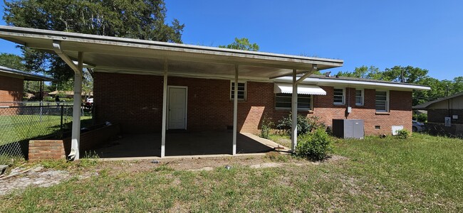 Building Photo - 2004 Roebuck St