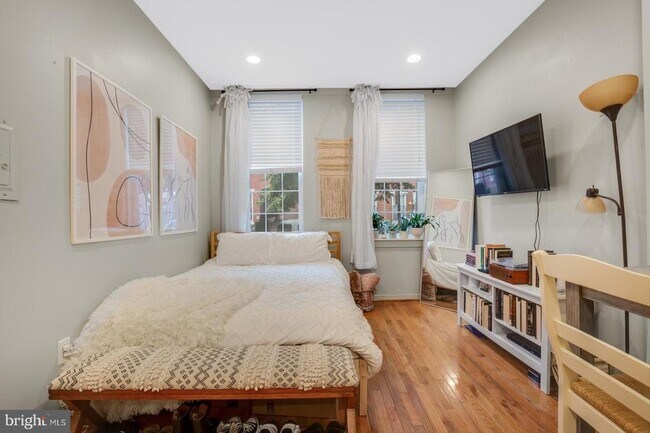 Building Photo - 626 S 19th St