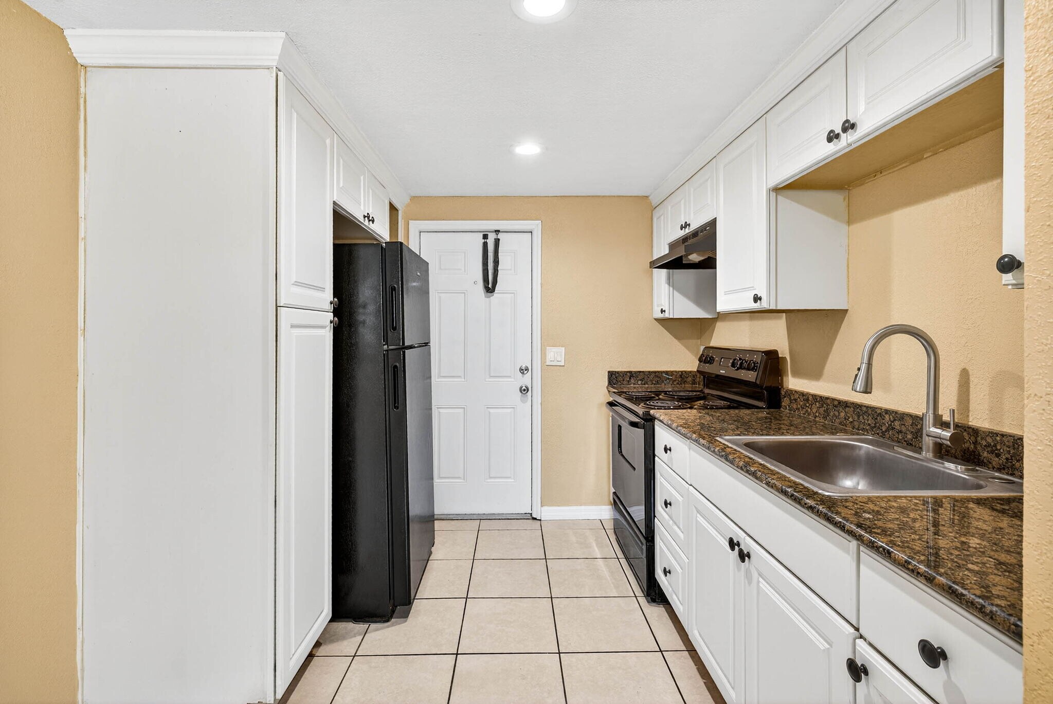 Building Photo - 2146 Ranchita Trail