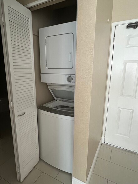 Building Photo - 3520 Lebon Dr