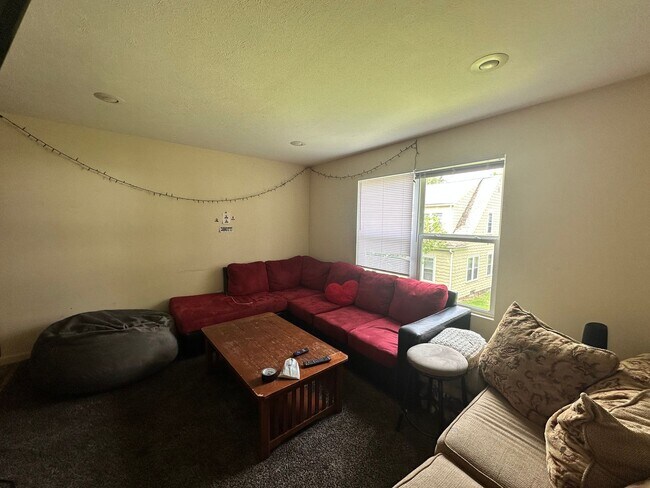 Building Photo - 1207-1207 Euclid Ave