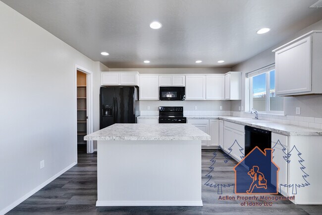 Building Photo - 3181 N Saratov Wy