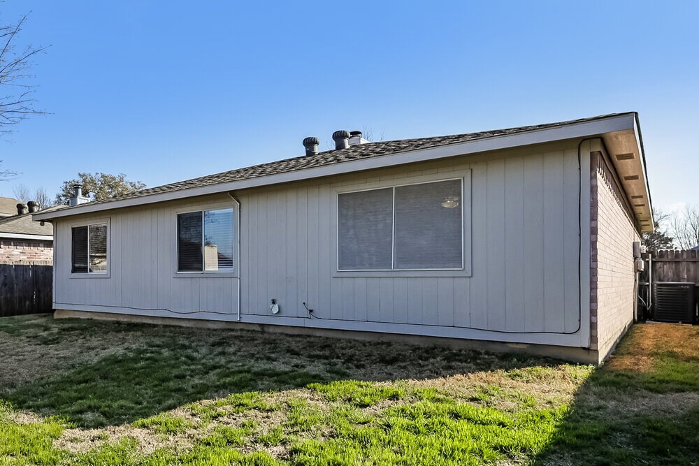 Building Photo - 6417 Longmont Trail