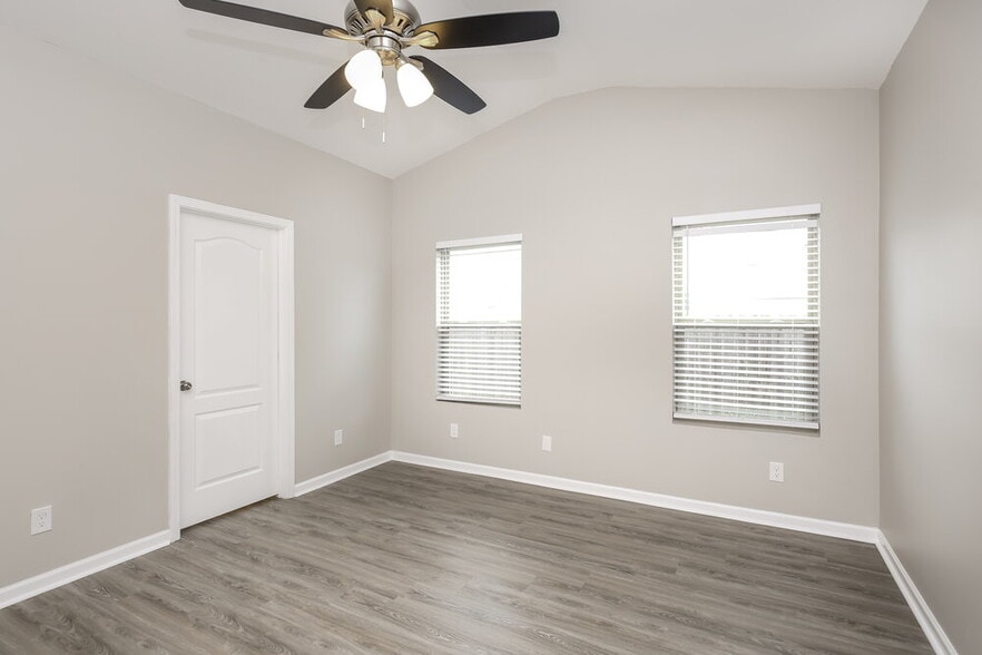 Building Photo - 392 Pinnacle Dr.