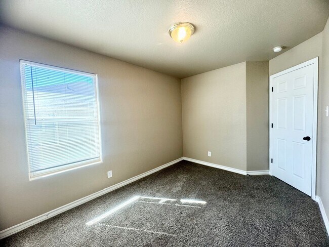 Building Photo - 5103 Flipper Dr