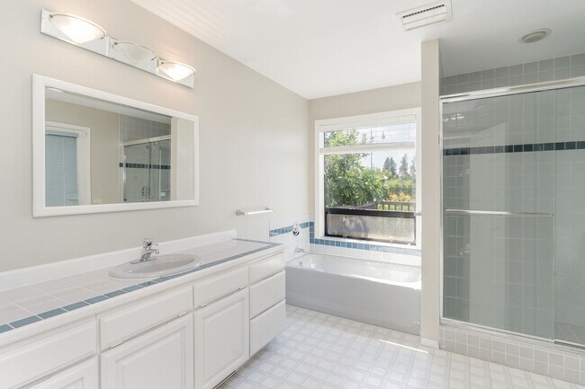 Building Photo - 4bd/3ba Seattle Home