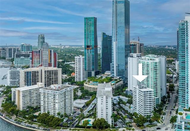 Building Photo - 1402 Brickell Bay Dr
