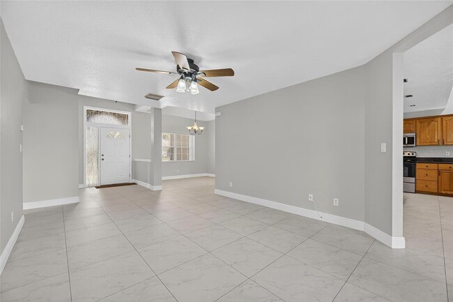 Building Photo - 172 Lake Shore Dr W