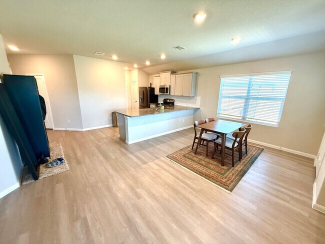 Building Photo - 7918 Dovers Den