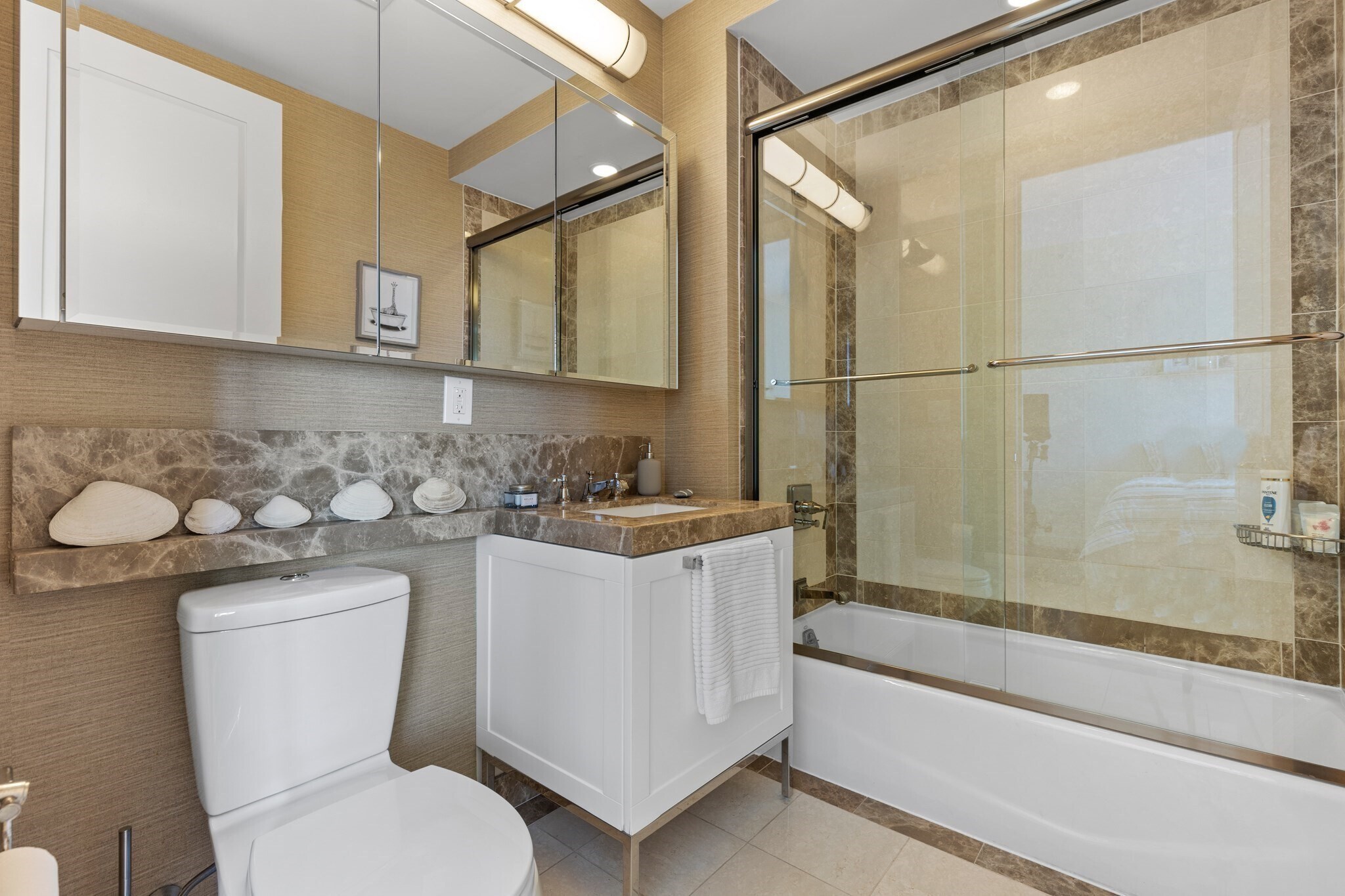 Building Photo - 400 Stuart St