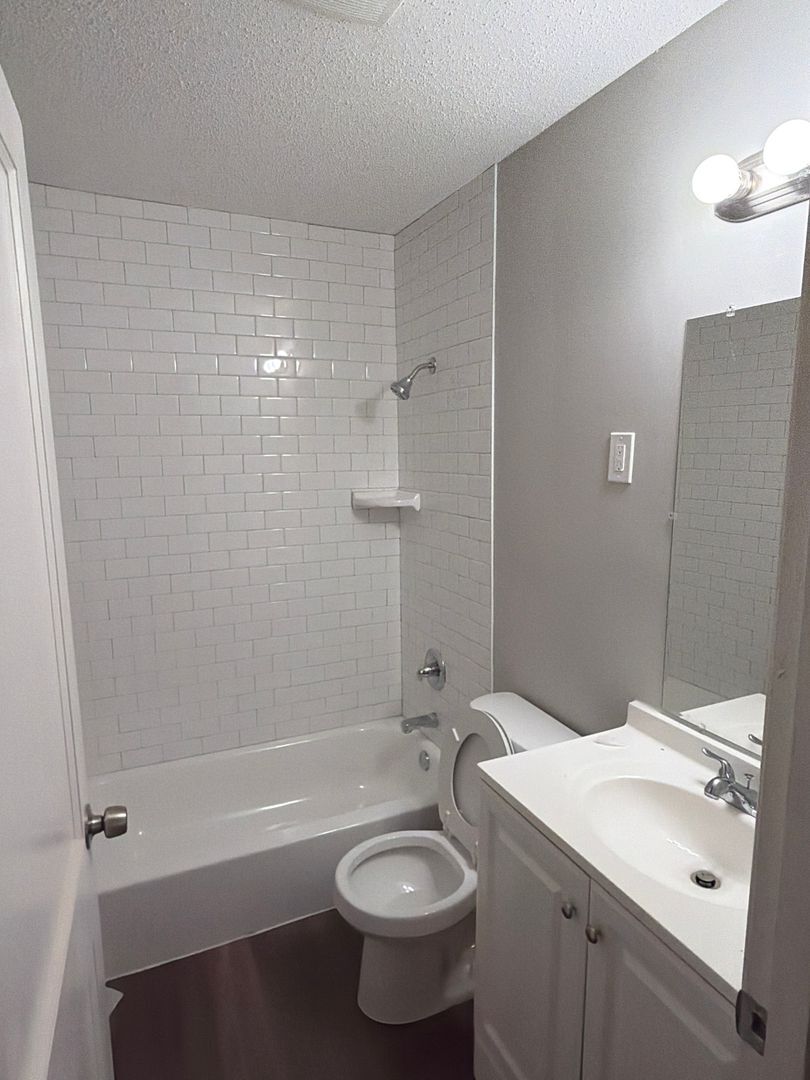 Building Photo - 4497 Quince Rd