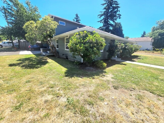Building Photo - 114 SE 218th Ave