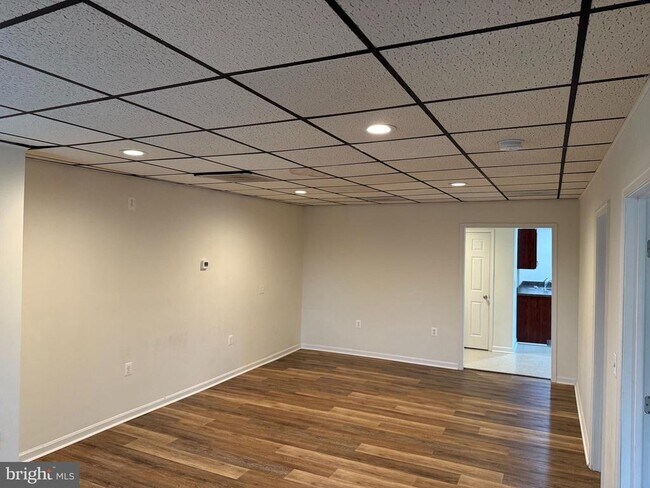 Building Photo - 5375 Mulberry St