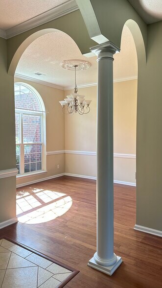 Dining room - 145 White Dogwood Ln