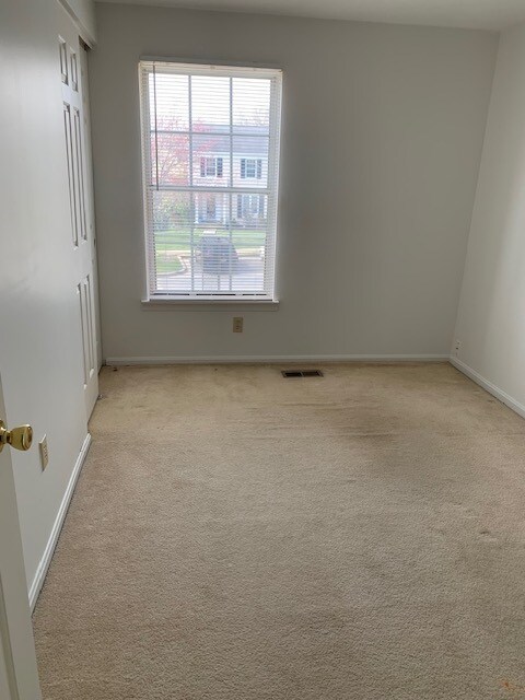 Bed room 1 - 8513 London Bridge Way